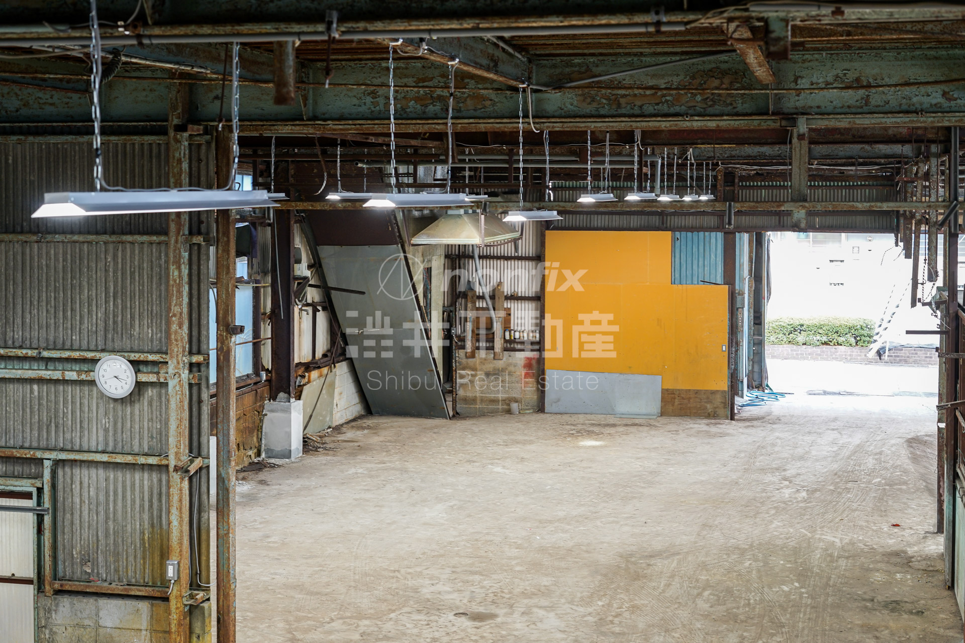 心斎橋から車で25分、計270坪超の生野ジャンボ倉庫をどうぞ